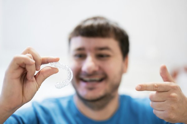 Quel est le prix d'un aligneur dentaire et pourquoi investir ?