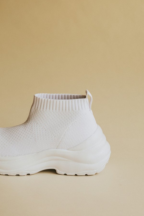 Pourquoi porter des baskets sans lacets femme ?